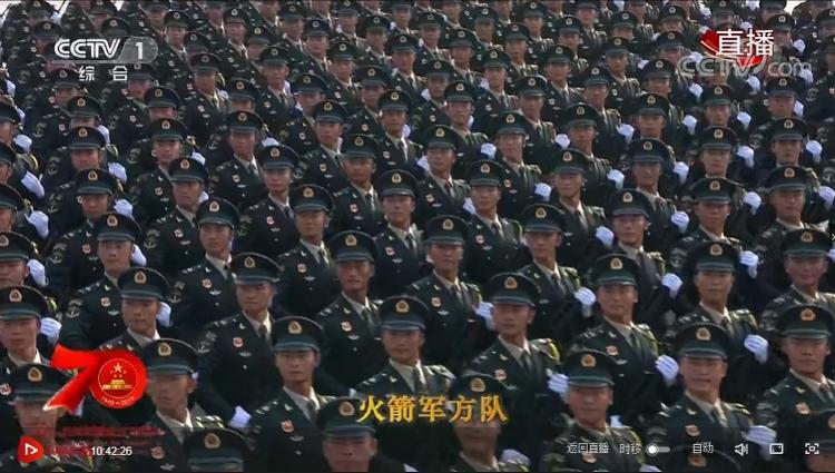 女兵方队，352名女兵的荣耀与力量，女兵荣耀与力量的展现，352名女兵方队风采