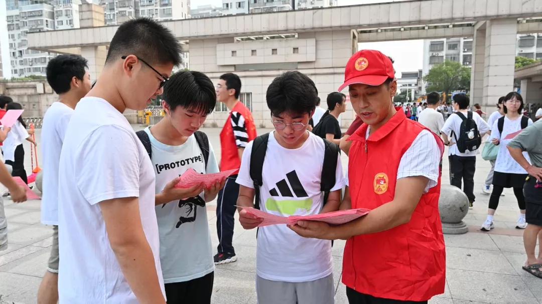 国防义务，公民的责任与国家的安全基石，国防义务，公民责任与国家安全的基石