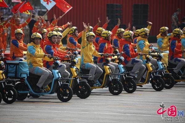 光荣与梦想，阅兵盛典上最后一个方阵的荣耀展现——纪念中华人民共和国成立七十周年阅兵最后亮相的方阵，纪念中华人民共和国七十周年阅兵，最后一个方阵荣耀展现光荣与梦想
