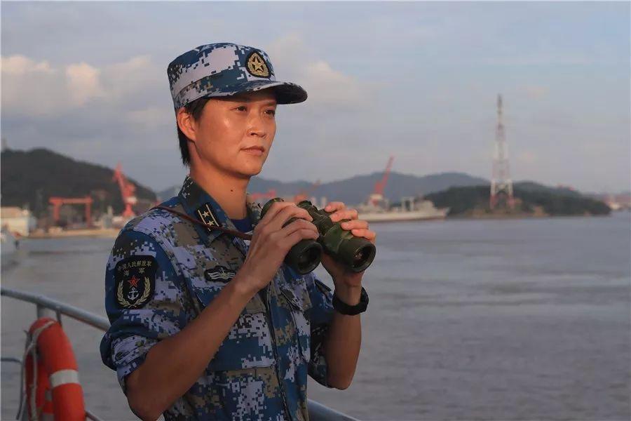 海军首位女副舰长，破浪前行的巾帼英雄，海军首位女副舰长，破浪前行的巾帼英雄