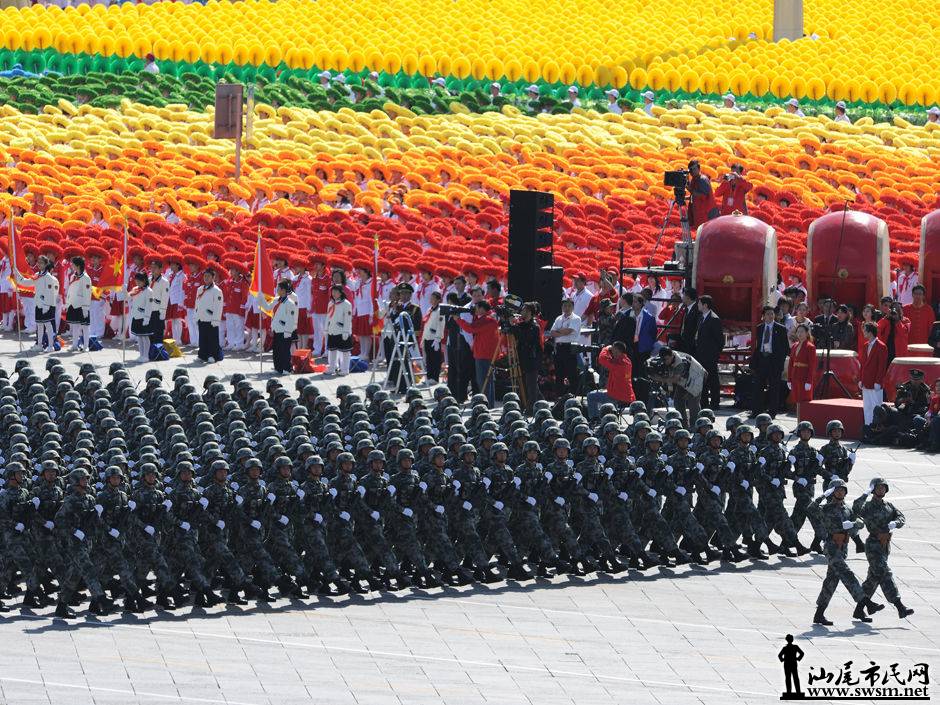 2009国庆阅兵解说员解析，2009国庆阅兵解说员深度解析