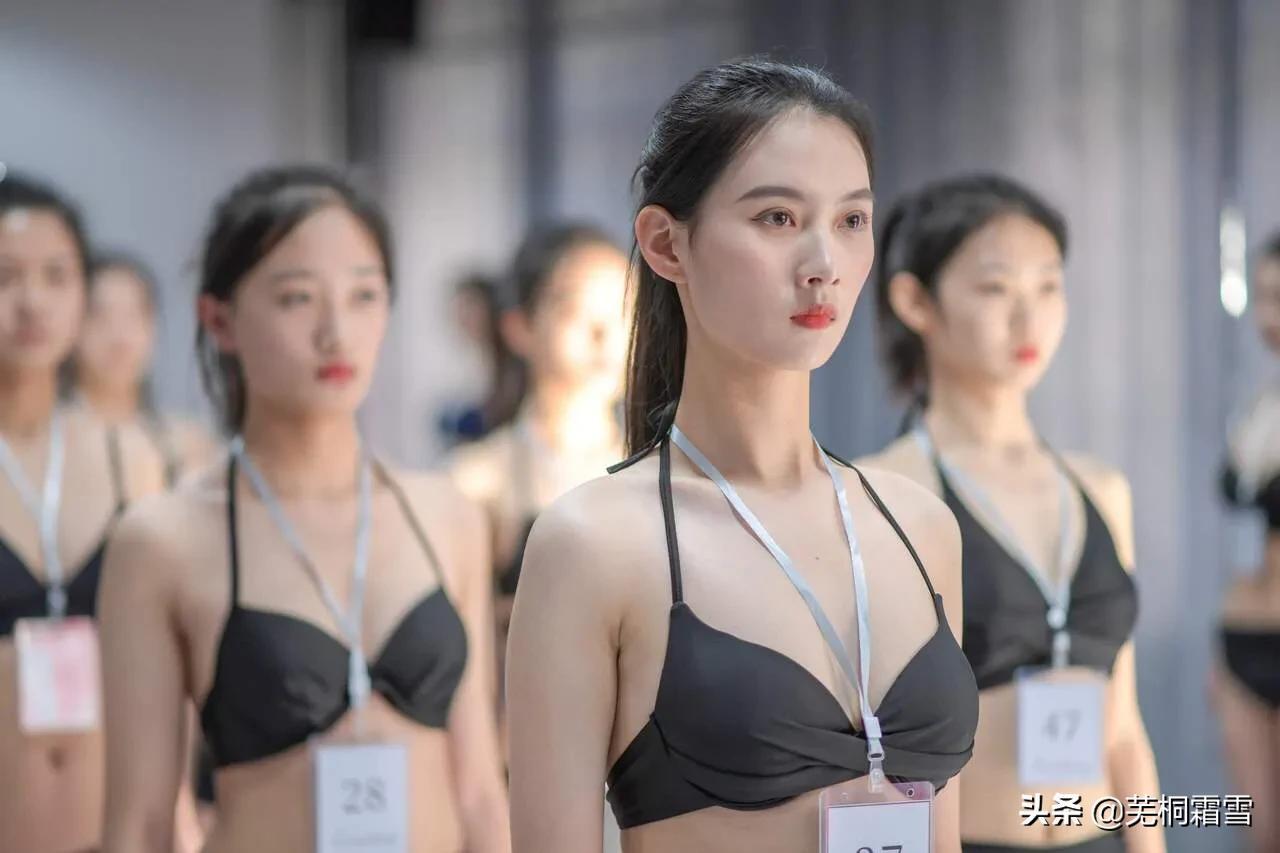 2019年国庆阅兵方队视频，展现国家力量与荣耀，国家力量与荣耀，2019年国庆阅兵方队震撼视频