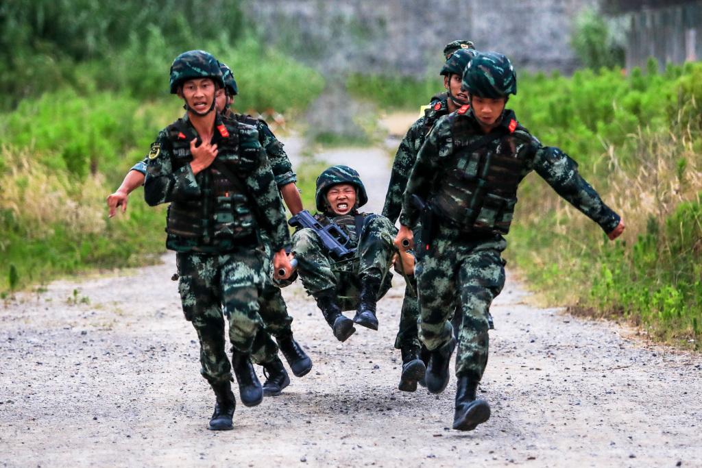 武警特战衣服图片，展现力量与荣耀的象征，武警特战装备展示，力量与荣耀的象征服装图片欣赏