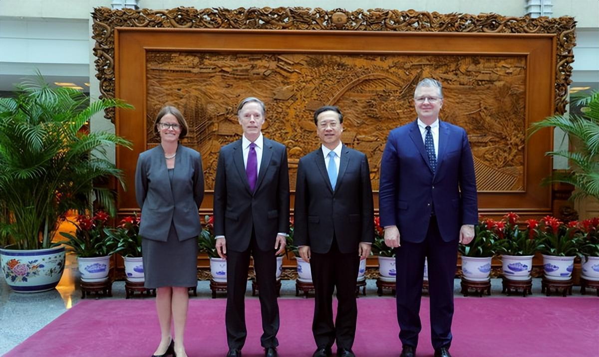 探索中文维基百科，深入了解052C型驱逐舰，深入了解中文维基百科中的052C型驱逐舰