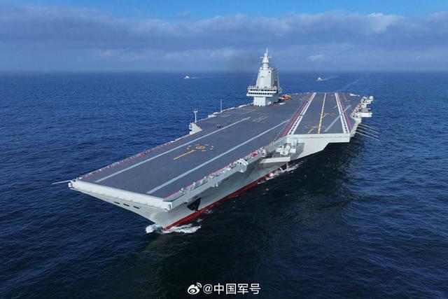 中国第三艘航母福建舰的最新画面，展现强大国防实力与现代化海军建设的里程碑，中国海军现代化里程碑，福建舰新画面揭示国防实力与海军建设的飞跃发展