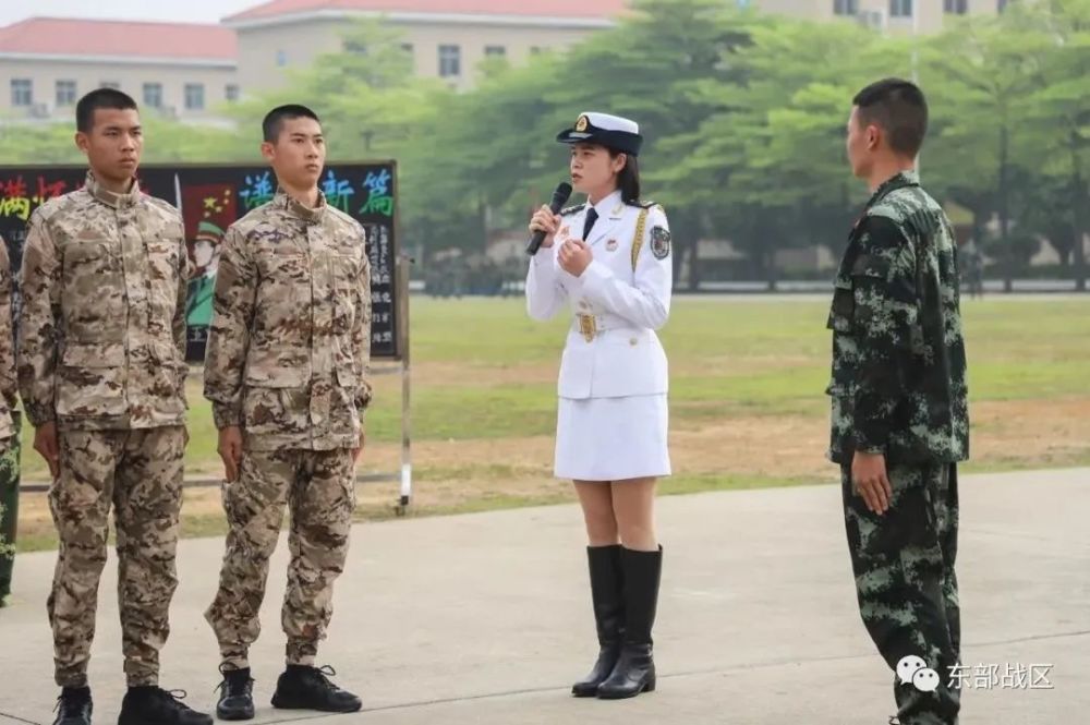 女兵阅兵