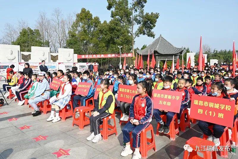 国防军事黑板报，传递军事知识，激发爱国情怀，国防军事黑板报，激发爱国情怀，传递军事知识