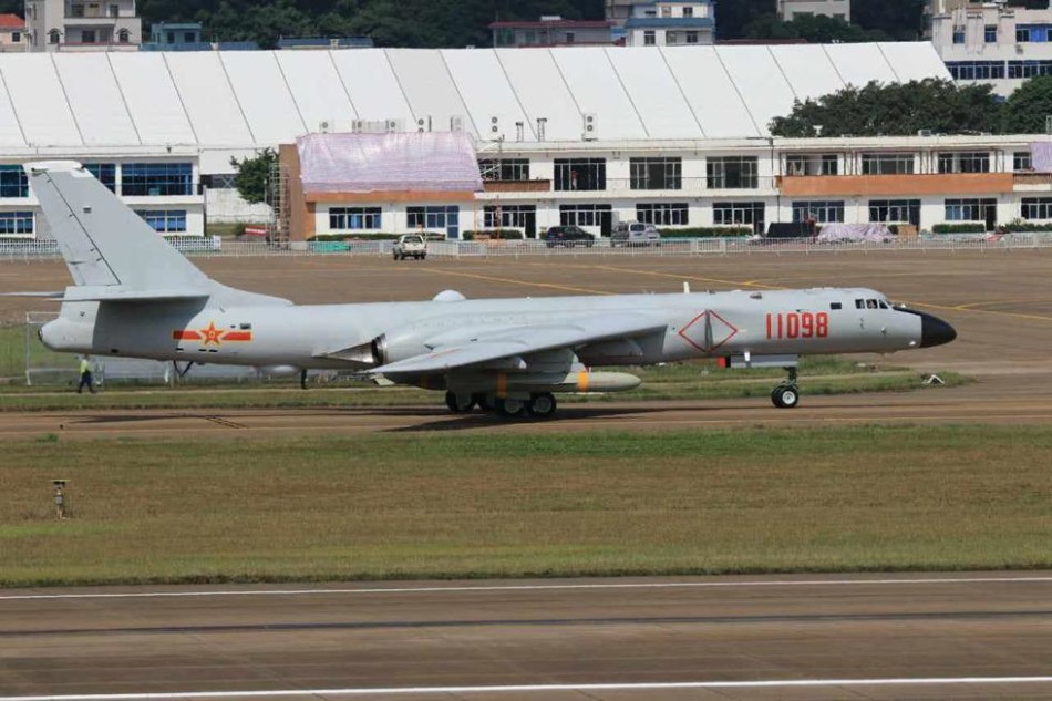 轰-6K与长剑-10，空中巨龙的锐利剑锋，空中巨龙的锐利剑锋，轰-6K与长剑-10的完美结合