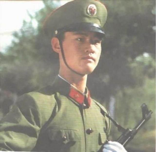 探索中国军事历史中的独特篇章，85式军装图片，中国军事历史独特篇章揭秘，85式军装图片展