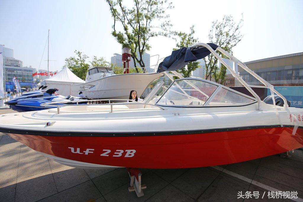 小型游艇，探索水上生活的理想选择，小型游艇，水上生活的理想探险伴侣