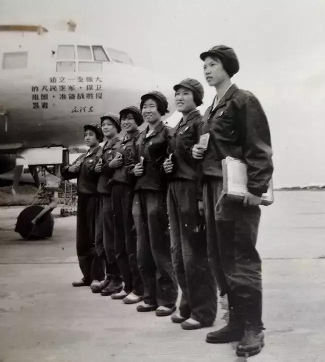 第八批女飞行员，展翅高飞，书写新时代传奇，第八批女飞行员，新时代传奇的翱翔者