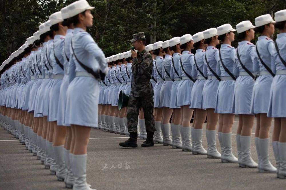 国庆阅兵惊艳亮相的女兵——她的故事与名字响彻中华大地，国庆阅兵中的女兵风采，名字响彻中华大地的故事