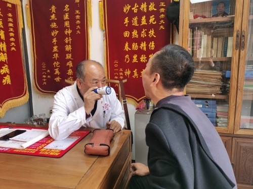 东风41学校中的王贵杰，教育之光，东风41学校的王贵杰，教育之光闪耀校园