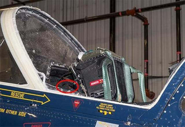 歼-10座舱盖高空爆炸，技术故障还是安全隐患？，歼-10座舱盖高空爆炸，技术故障还是重大安全隐患？