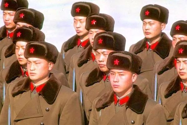 解放军07式军服图片，展现新时代军人的风采，解放军07式军服展现新时代军人风采图片