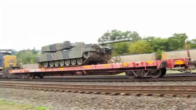 M1A2 Tank纸飞机，从军事巨擘到创意手作的华丽转身，M1A2 Tank纸飞机，军事巨擘到创意手作的转变之路