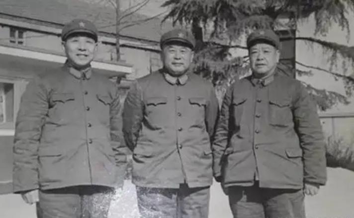 国防军事与党的领导，坚不可摧的国防力量背后的政治领导力，国防军事与党的领导，坚不可摧国防力量的政治领导力之源