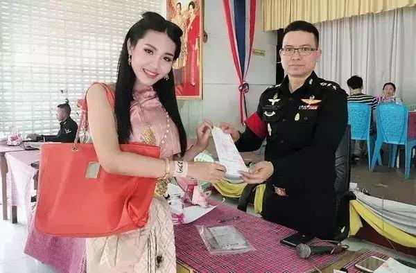 女兵体检遇到男医生的挑战与应对，女兵体检中面对男医生的挑战及其应对策略