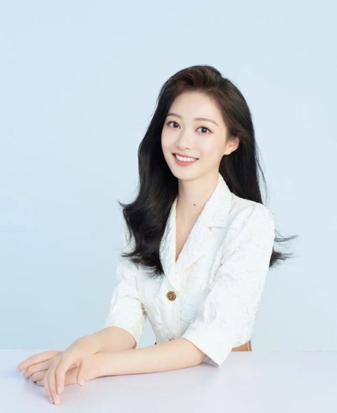 军事频道主持人冯琳，声音与力量的完美结合，冯琳，军事频道的声音与力量之星