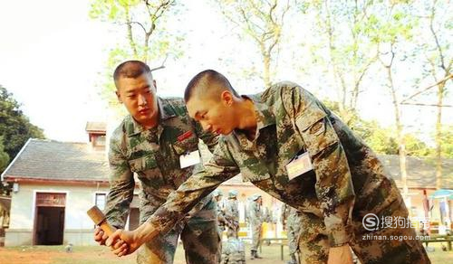 新兵训练，塑造军事精英的必经之路，新兵训练，军事精英成长的必经之路