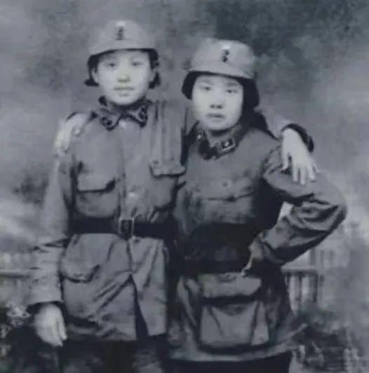 人民日报头条新闻，聚焦时代热点，传递正能量，人民日报聚焦时代热点，传递正能量之声