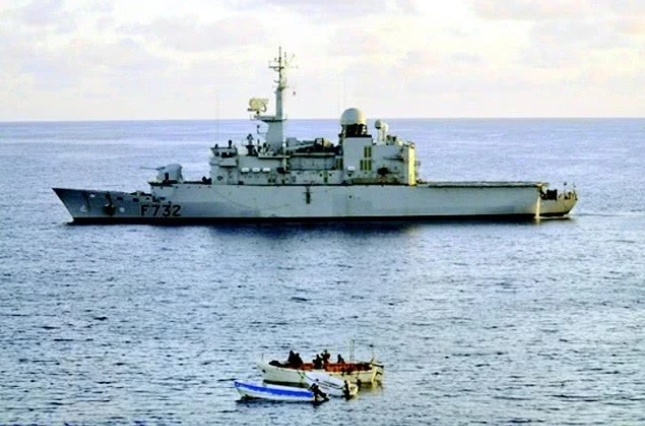 中国海军与索马里海盗的挑战与应对，中国海军应对索马里海盗的挑战与策略
