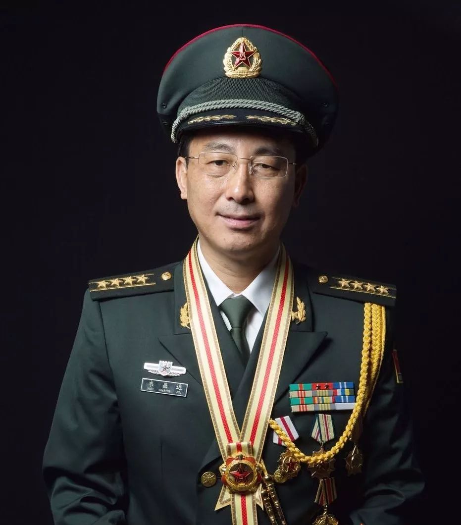 战斗英雄丁晓兵简介，荣耀与担当的象征，战斗英雄丁晓兵，荣耀与担当的典范简介