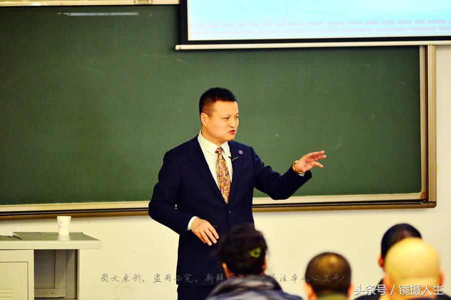 国防部新闻发言人自主择业，新时代背景下的职业选择与发展，国防部新闻发言人自主择业，新时代职业选择与发展路径