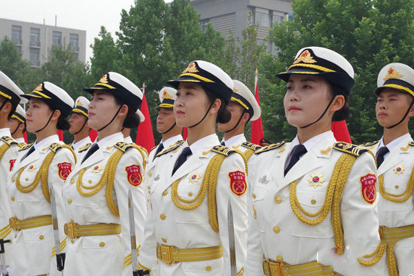 关于身高为180能否进入仪仗队的问题探讨，身高180能否进入仪仗队，探讨与解析