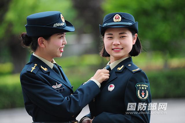 中国火箭军军服图片，荣耀与力量的象征，中国火箭军军服，荣耀与力量的标志图片