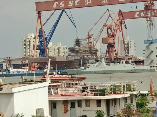 中国海军力量新篇章，四艘075型两栖攻击舰的崛起，中国海军新篇章，四艘075型两栖攻击舰展现强大实力