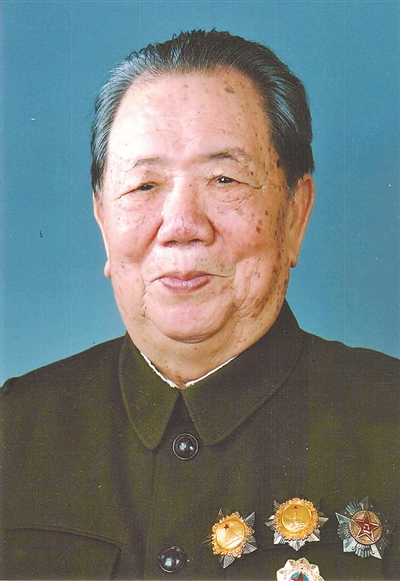 现任总参谋部部长，领导力与智慧的象征，现任总参谋部部长，领导力与智慧的典范