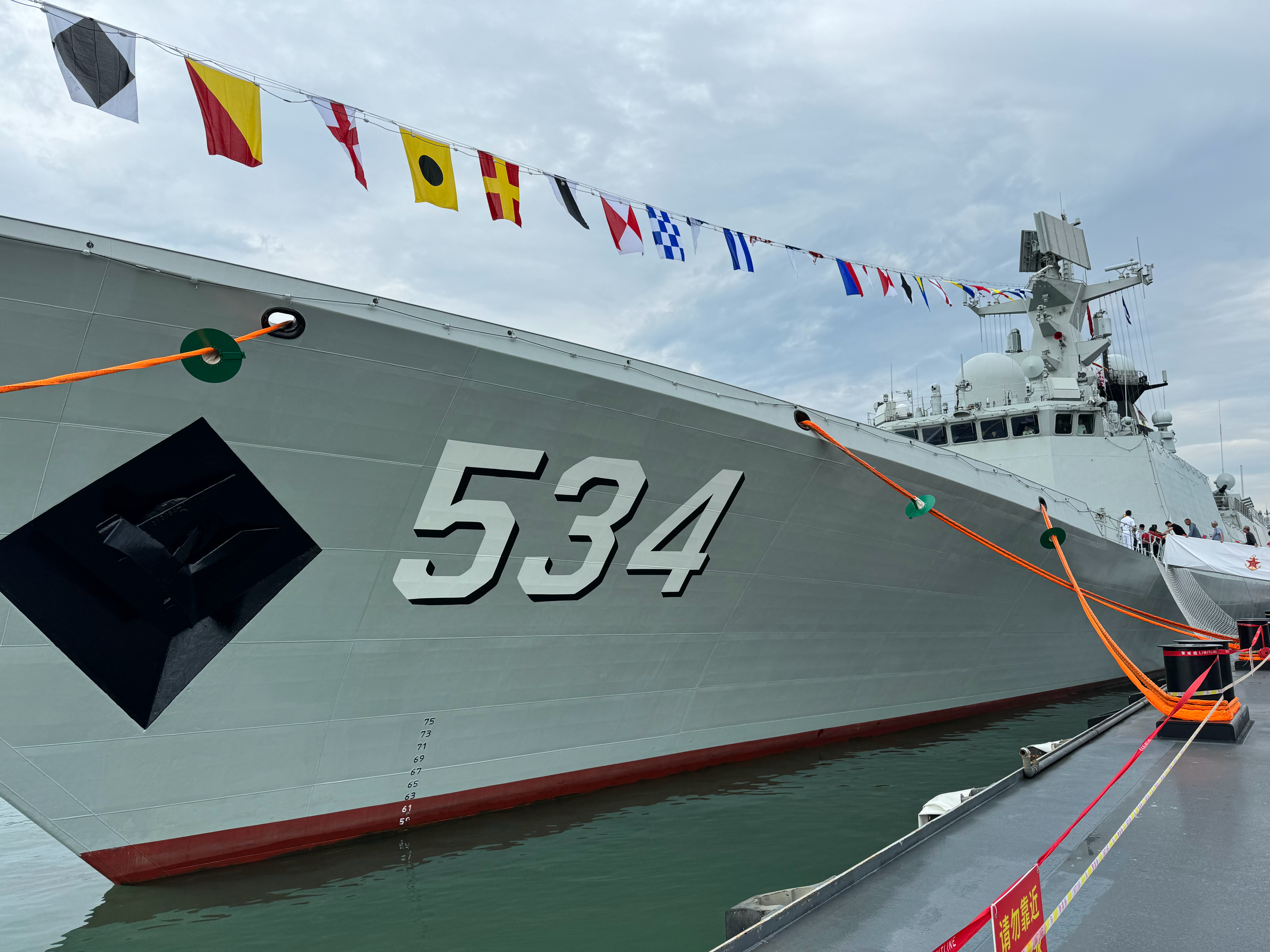 厦门的军舰驻扎，一道坚固的海上防线，厦门军舰驻扎，海上坚固防线