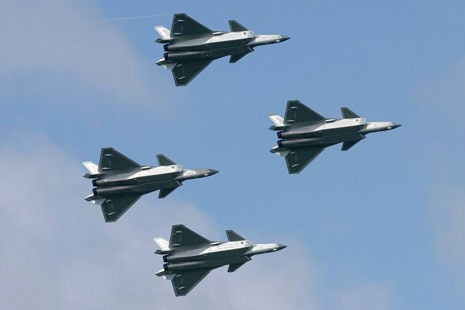 中国空军装备规模，仅次于全球顶级军事强国，中国空军装备规模跻身全球前列，仅次于顶级军事强国
