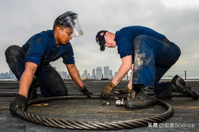 航母拦阻索，探索现代海军力量的关键要素，航母拦阻索，现代海军力量的核心探索之道