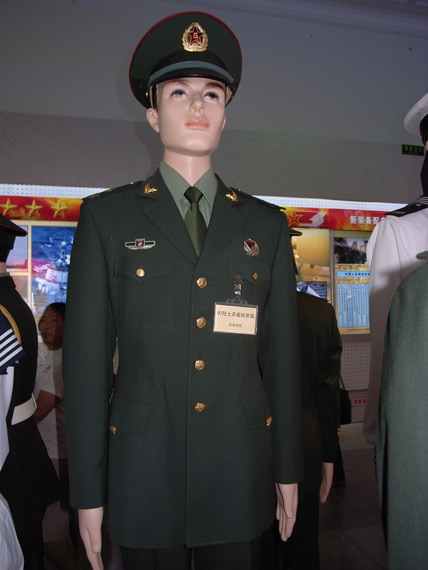 陆军常服与武警常服的区别，陆军常服与武警常服差异解析