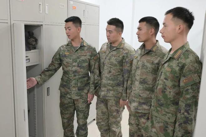 关于中国人民解放军陆军第XXX集团军政治部公告的文章，中国人民解放军陆军第XXX集团军政治部公告发布文章标题，陆军第XXX集团军政治部正式公告，内容详实公开