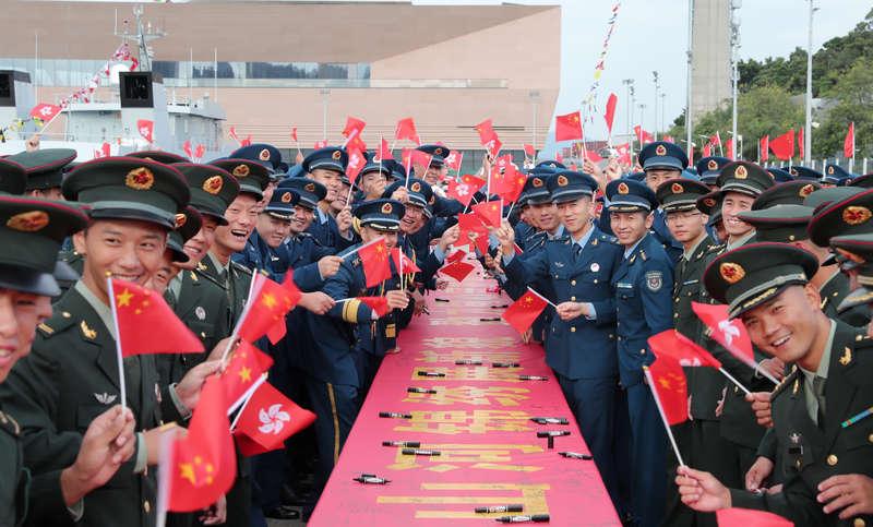 石岗军营大门，历史的见证与时代的标志，石岗军营大门，历史的见证与时代地标