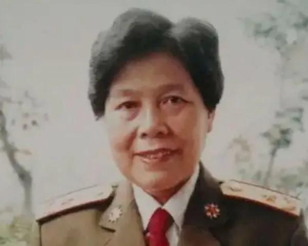 将军军衔与荣誉之花，探究军衔标志中的深层含义，将军军衔与荣誉之花，军衔标志深层含义探究