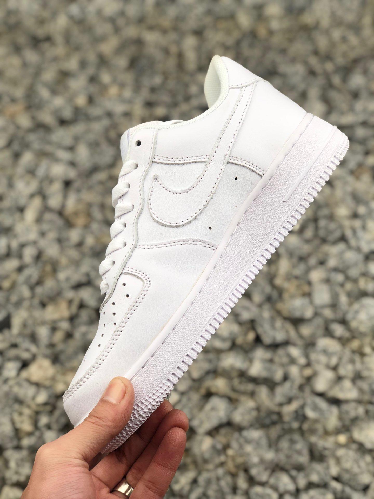 Nike空军一号纯白，时尚与经典的完美结合，Nike空军一号纯白，时尚与经典的绝妙融合