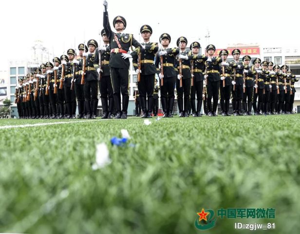 中国人民解放军军营开放办法，深化军民融合，增强国防实力，深化军民融合，开放军营，提升国防实力