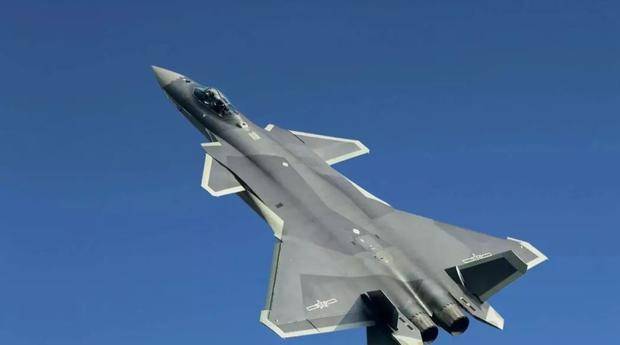 歼-20与F-35,究竟谁更厉害?,歼-20与F-35,谁更胜一筹?对比解析